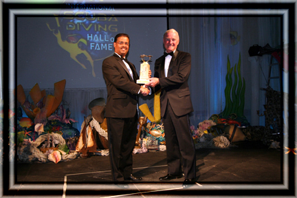 Carl being presented with the ISDHF Trophy